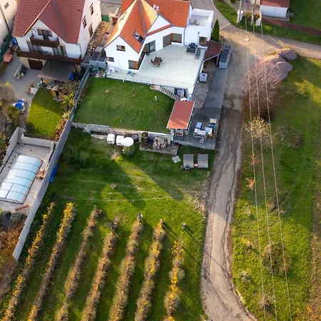 Apartment Vinarstvi Pod Hradem Klentnice